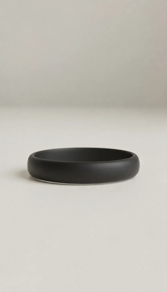 Pulse bracelet in a lifestyle setting